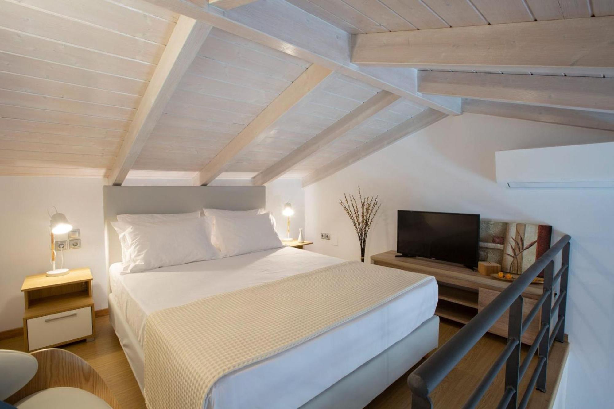 Aloft Luxury Villas Lefkada - Heated Pool Apolpaina Exterior photo